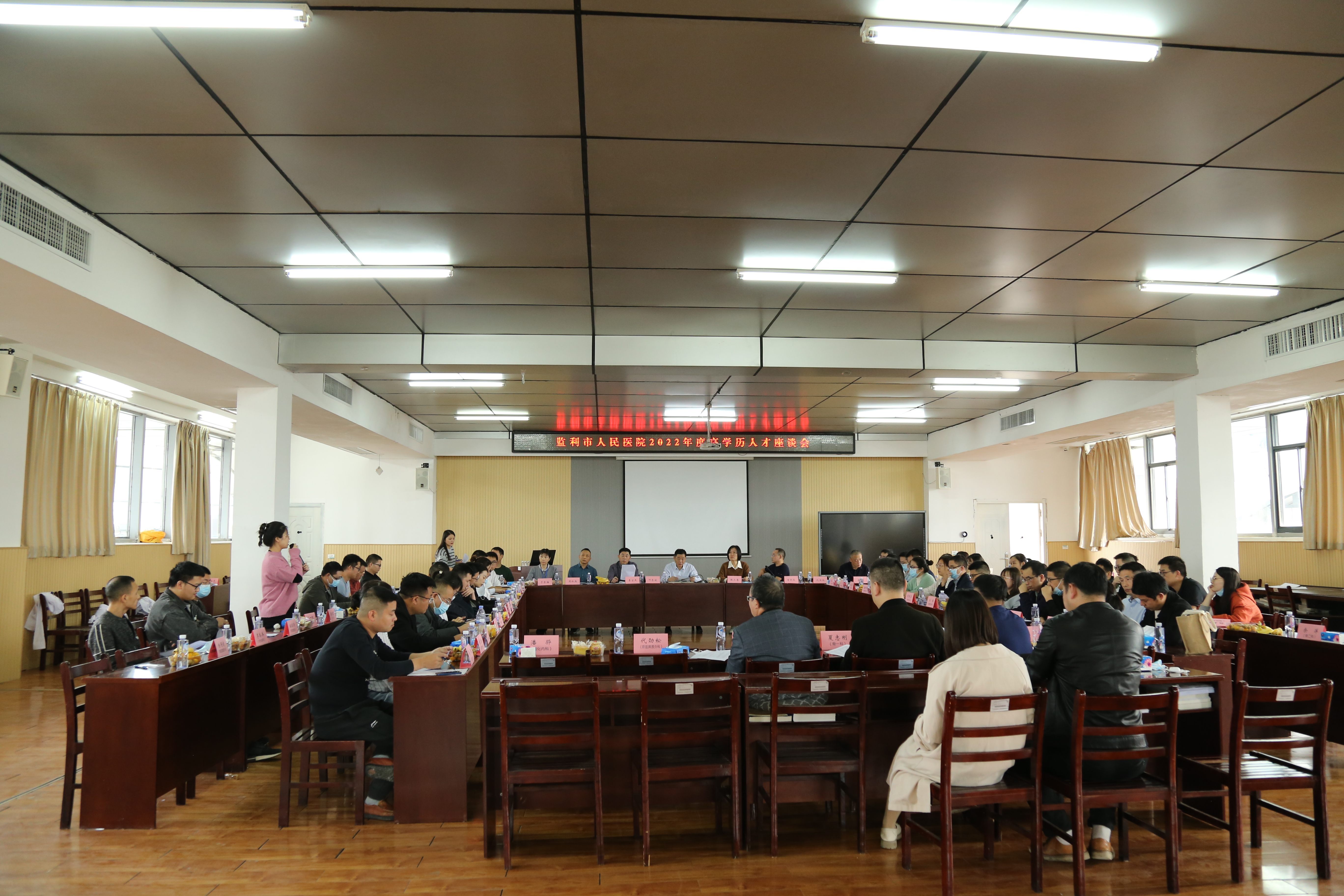 我院召开2022年高学历人才座谈会